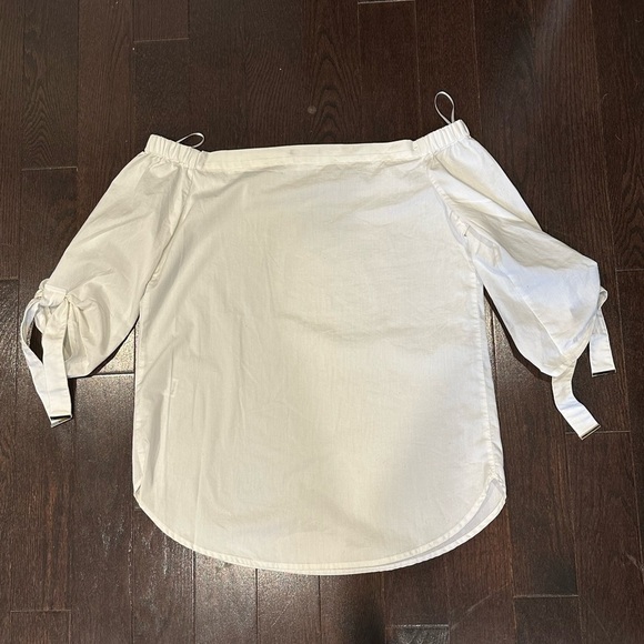 ⚡️2/$25⚡️ Minimalist Chic Off-Shoulder Cotton White Top | EUC | Sz S - Picture 8 of 8